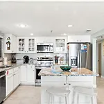 Steps To Paradise: Ground-Floor 2Br/2Ba Beachfront Condo, Sleeps 8, Gulf Views!