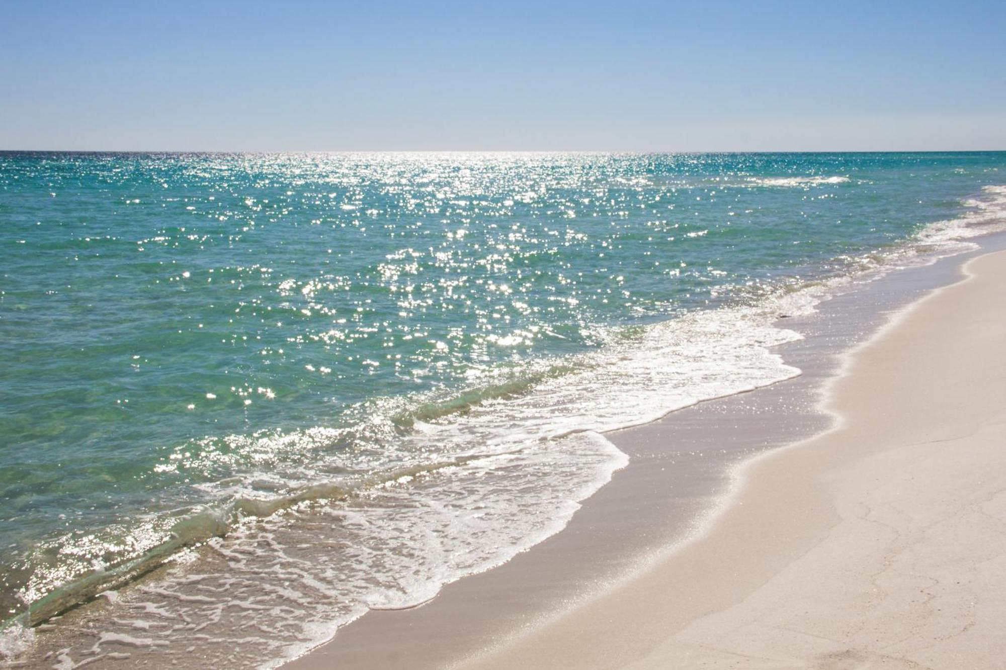 Steps To Paradise: Ground-floor 2br/2ba Beachfront Condo, Sleeps 8, Gulf Views! Holiday home Panama City Beach
