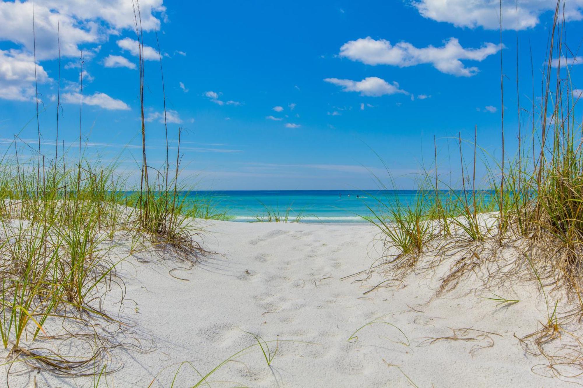 Holiday home Steps To Paradise: Ground-floor 2br/2ba Beachfront Condo, Sleeps 8, Gulf Views! Panama City Beach