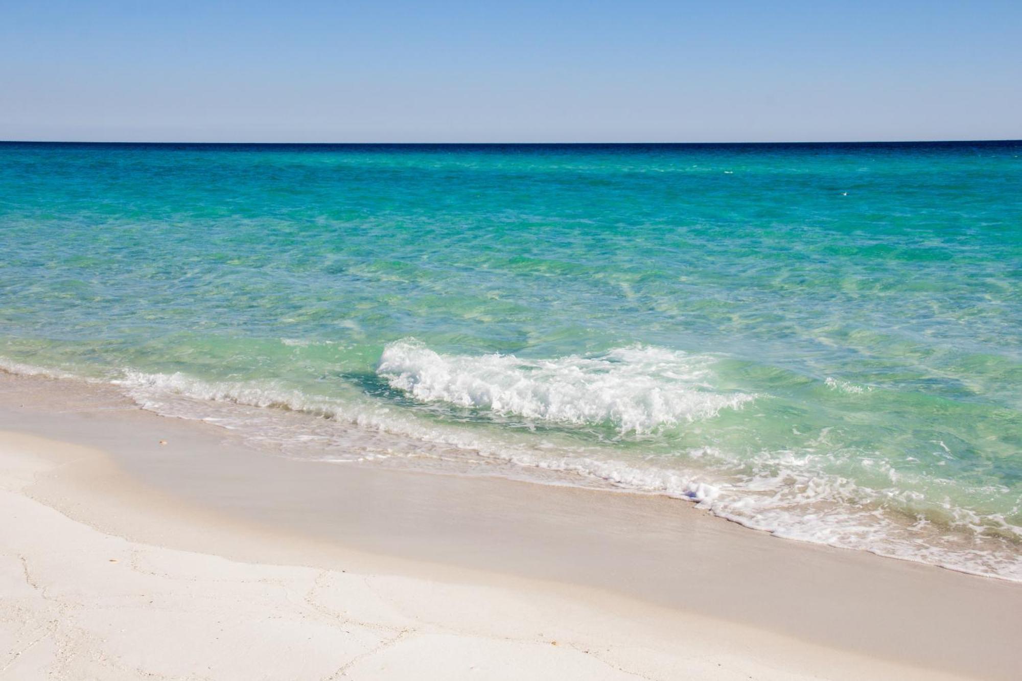 Holiday home Steps To Paradise: Ground-floor 2br/2ba Beachfront Condo, Sleeps 8, Gulf Views!