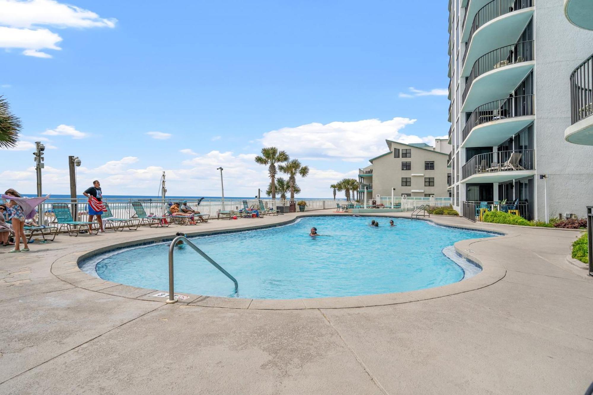 Holiday home Steps To Paradise: Ground-floor 2br/2ba Beachfront Condo, Sleeps 8, Gulf Views!
