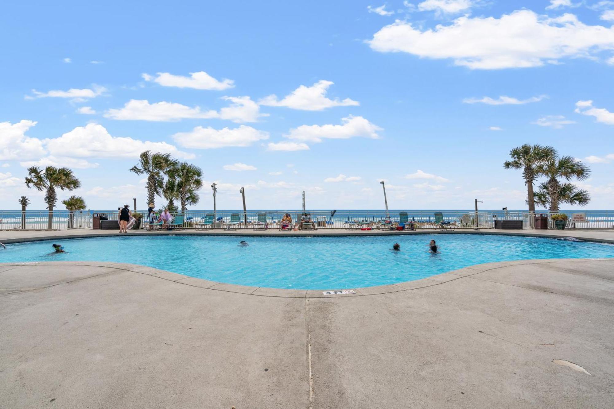 Holiday home Steps To Paradise: Ground-floor 2br/2ba Beachfront Condo, Sleeps 8, Gulf Views! *