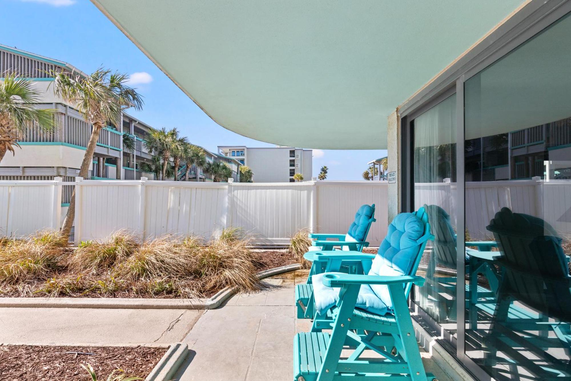 Holiday home Steps To Paradise: Ground-floor 2br/2ba Beachfront Condo, Sleeps 8, Gulf Views! Panama City Beach