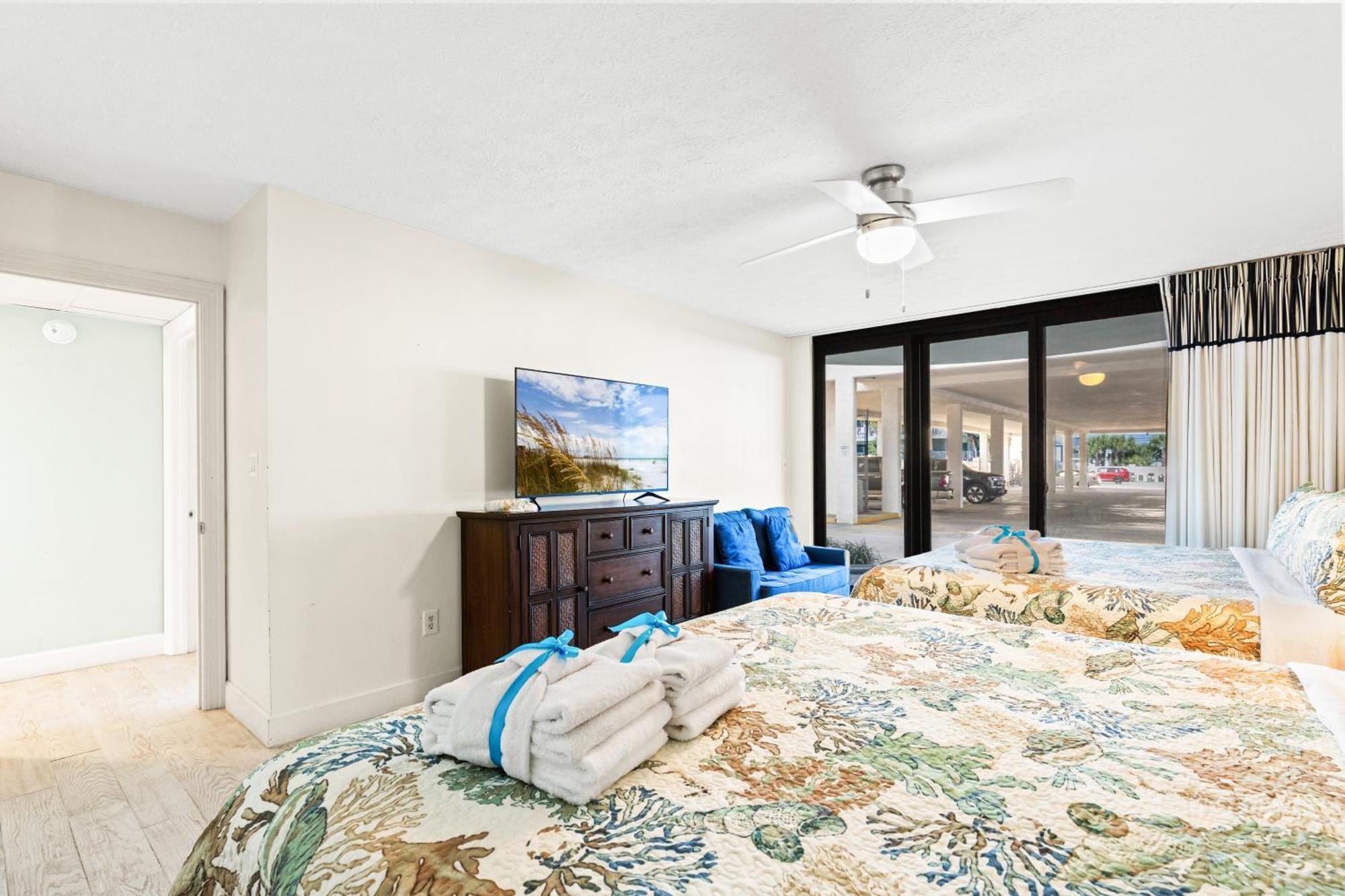 Steps To Paradise: Ground-floor 2br/2ba Beachfront Condo, Sleeps 8, Gulf Views! Panama City Beach