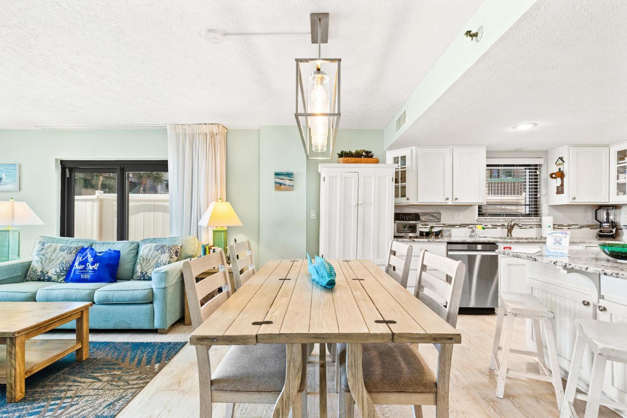 Steps To Paradise: Ground-floor 2br/2ba Beachfront Condo, Sleeps 8, Gulf Views! *