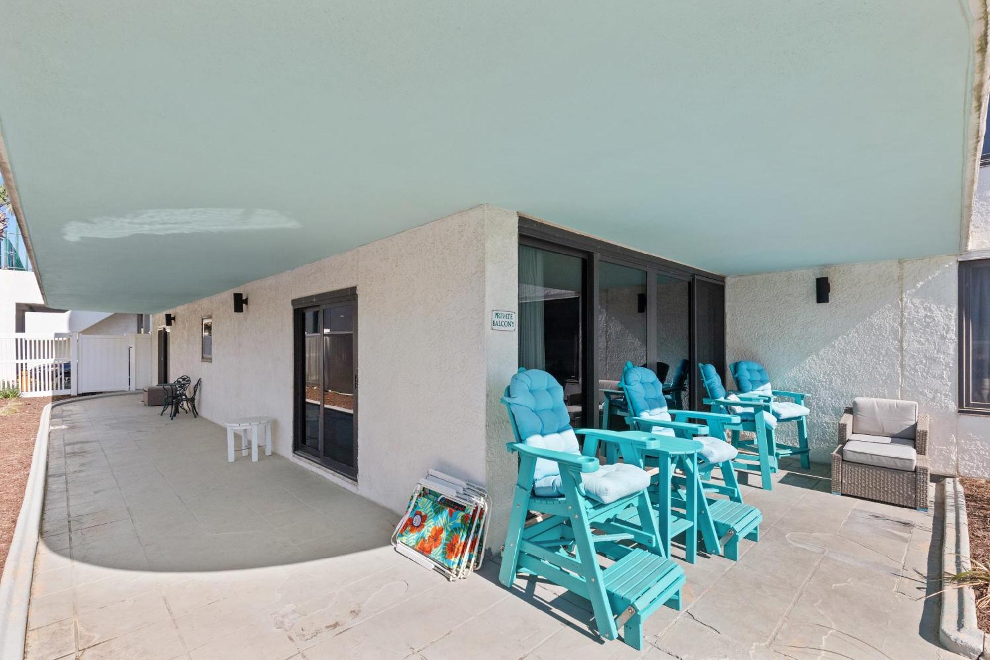 Holiday home Steps To Paradise: Ground-floor 2br/2ba Beachfront Condo, Sleeps 8, Gulf Views!