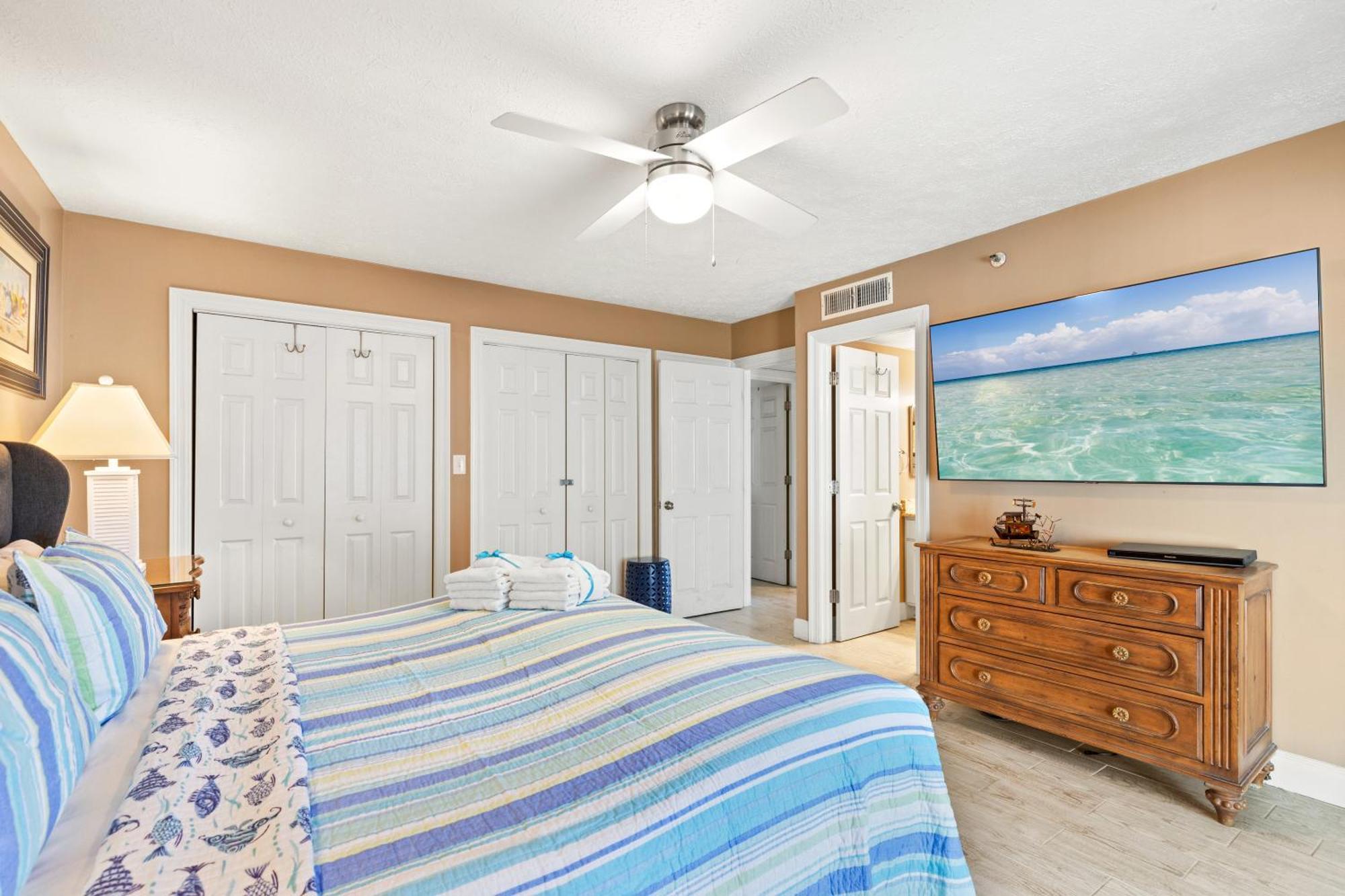 Steps To Paradise: Ground-floor 2br/2ba Beachfront Condo, Sleeps 8, Gulf Views! Holiday home Panama City Beach