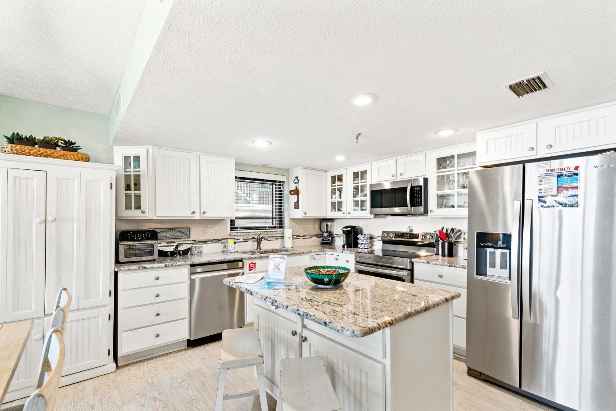 Holiday home Steps To Paradise: Ground-floor 2br/2ba Beachfront Condo, Sleeps 8, Gulf Views! Panama City Beach