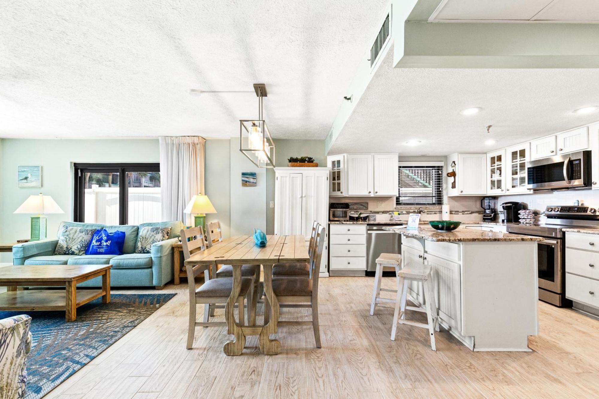 Holiday home Steps To Paradise: Ground-floor 2br/2ba Beachfront Condo, Sleeps 8, Gulf Views! *