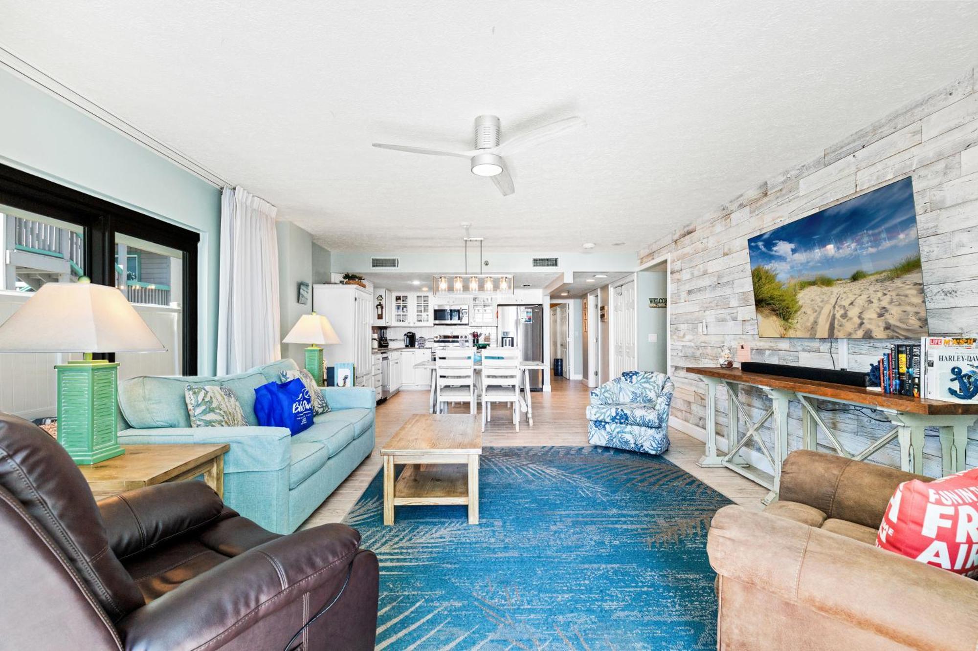 Steps To Paradise: Ground-floor 2br/2ba Beachfront Condo, Sleeps 8, Gulf Views! *